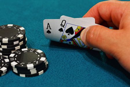 Pontoon vs Blackjack: Rules Compared